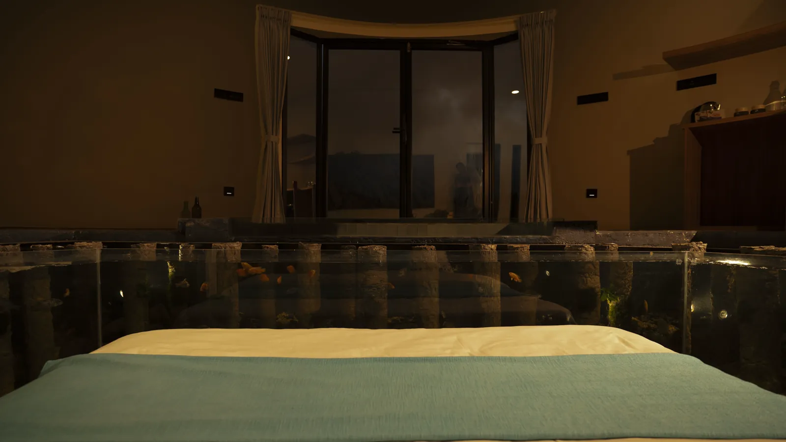 The Aqua — the bed facing the mountains